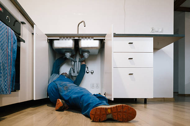 Professional Emergency Plumber technician working in Garden City, MN